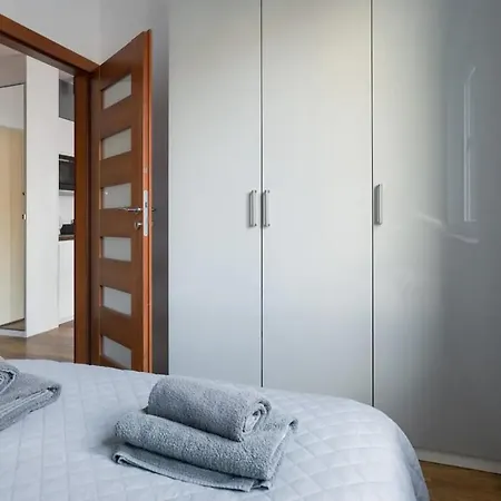 Modern And Comfortable With A Bedroom Cracovia Esterno foto