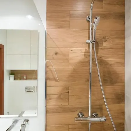 Modern And Comfortable With A Bedroom Cracovia Esterno foto