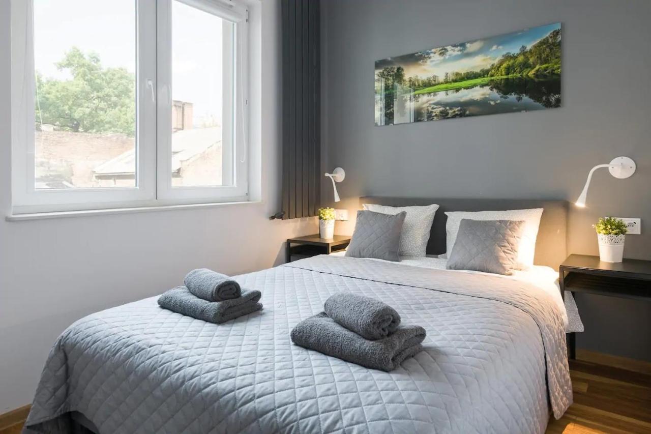 Modern And Comfortable With A Bedroom Apartment